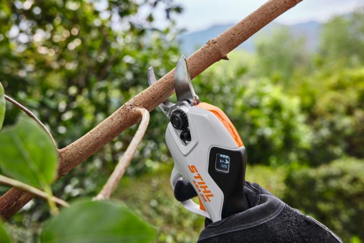 Акумулаторна лозарска ножица Stihl ASA 20 с батерия AL1 и зарядно AS2, снимка 4 - Акумулаторни градински инструменти