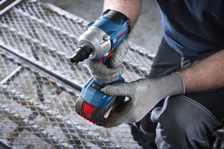 Акумулаторен безчетков ударен гайковерт Bosch Blue GDS 18V-350 Solo, снимка 3 - Акумулаторни гайковерти