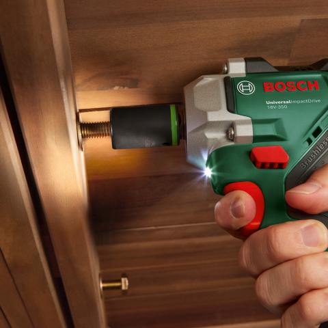 Акумулаторен безчетков ударен гайковерт Bosch UniversalImpactDrive 18V-350 Solo, снимка 3 - Акумулаторни гайковерти