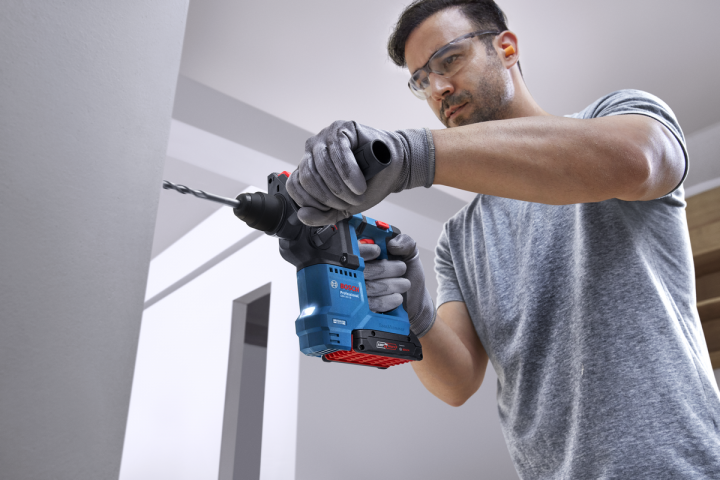 Акумулаторен безчетков перфоратор Bosch Blue GBH 18V-18 solo, снимка 6 - Акумулаторни перфоратори