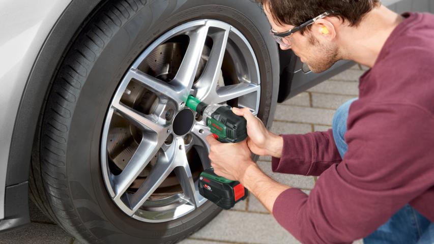 Акумулаторен безчетков ударен гайковерт Bosch UniversalImpactDrive 18V-350 Solo, снимка 6 - Акумулаторни гайковерти