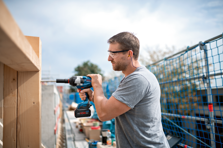 Акумулаторен гайковерт Bosch Blue GDS 18V-1050 H, снимка 7 - Акумулаторни гайковерти