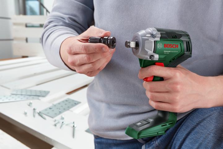 Акумулаторен безчетков ударен гайковерт Bosch UniversalImpactDrive 18V-350 Solo, снимка 5 - Акумулаторни гайковерти